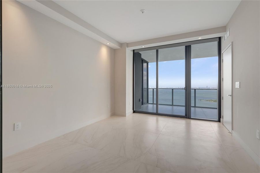 Spacious, unfurnished interior of a new home in , Miami (Image 34).