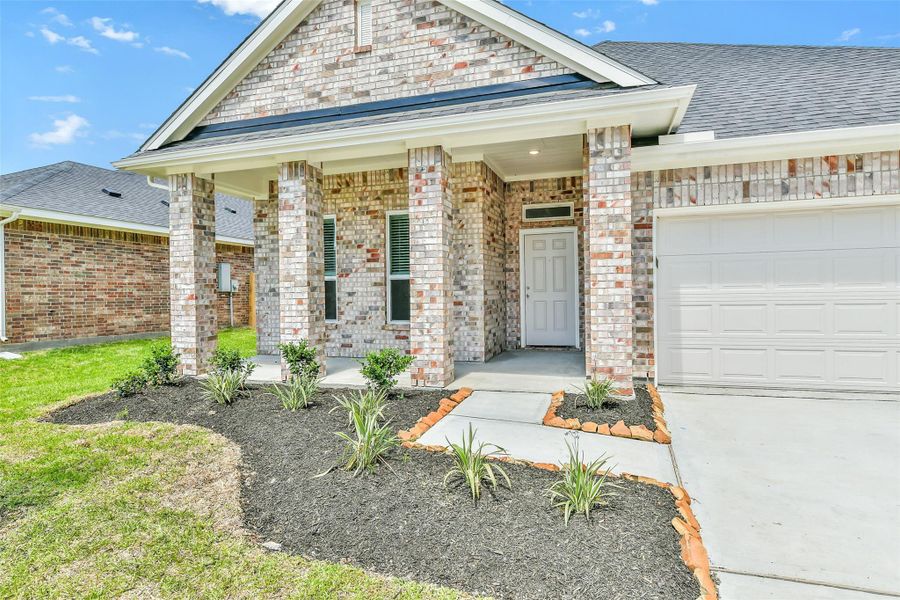 Exterior details and patio area of a home in King Oaks Village, Baytown (Image 3). Exterior details and patio area of a home in King Oaks Village, Baytown (Image 3).
