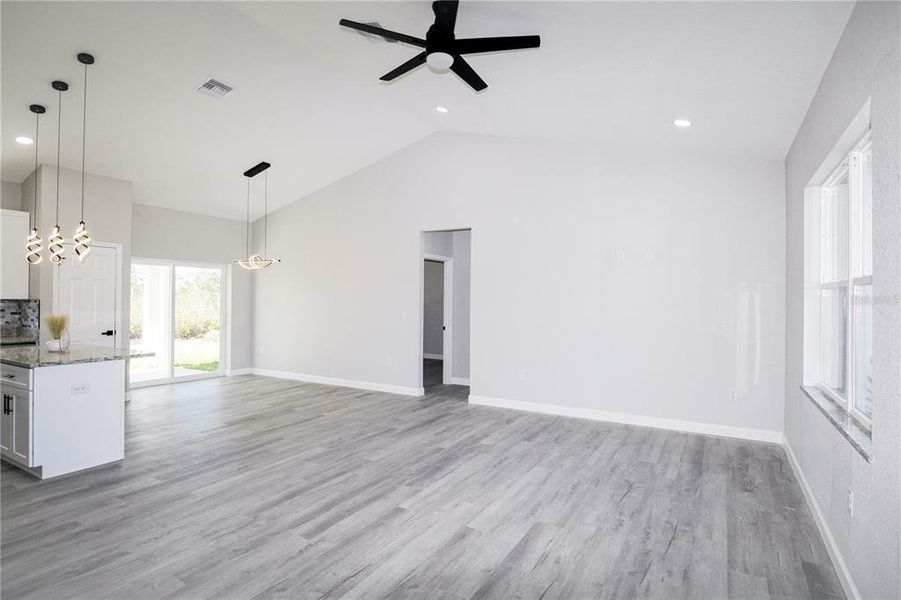 Spacious, unfurnished interior of a new home in , Sebring (Image 22).
