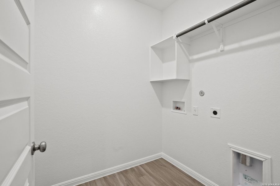 Spacious, unfurnished interior of a new home in Cinco Lakes, San Antonio (Image 19).