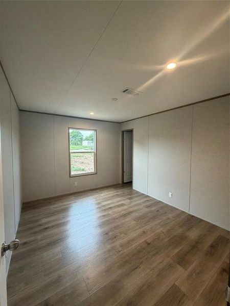 Spacious, unfurnished interior of a new home in , Hawley (Image 11).