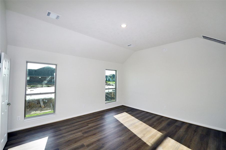 Spacious, unfurnished interior of a new home in , League City (Image 20).