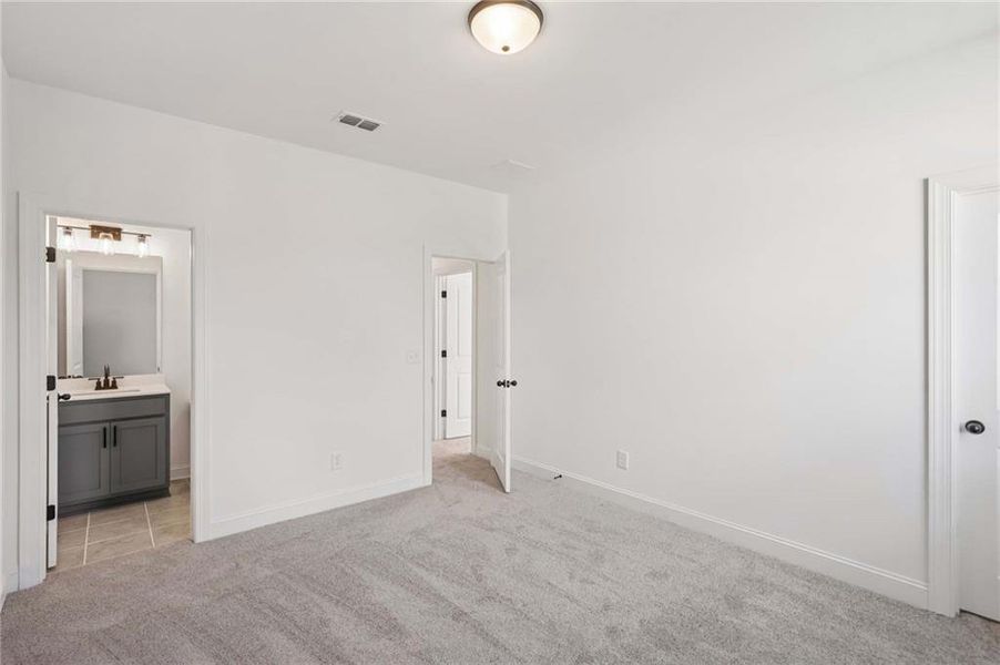 Spacious, unfurnished interior of a new home in East Harbor II at Chestatee, Dawsonville (Image 16).