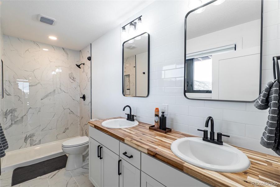 Furnished interior view inside a new home in , Granby (Image 35).