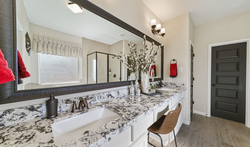 Owner's luxury bath w dual sinks