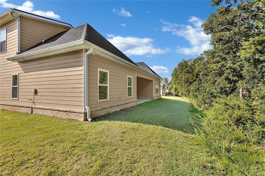 Exterior details and patio area of a home in , Macon (Image 4).