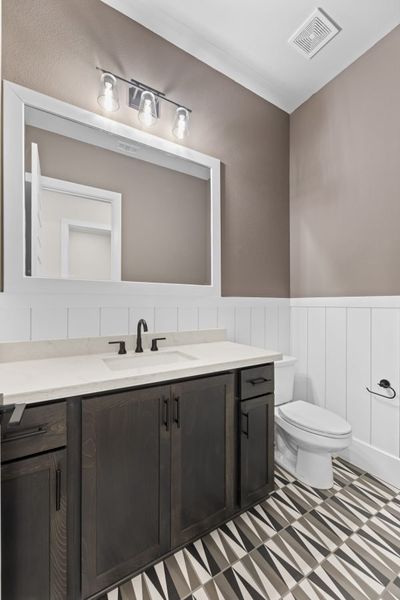 Representative furnished interior of a home built from the Belize by Stonefield Homes in Heath Golf and Yacht Club, Rockwall (Image 54).