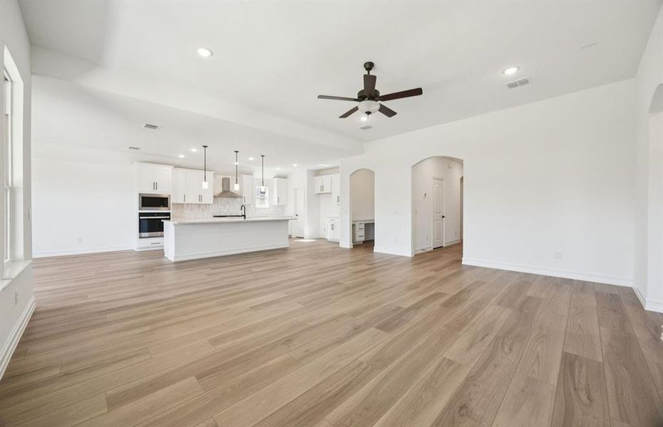 Open concept throughout main living areas Open concept throughout main living areas