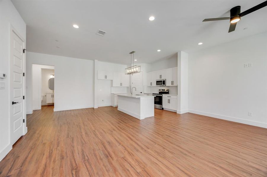 Spacious, unfurnished interior of a new home in , Rowlett (Image 10). Spacious, unfurnished interior of a new home in , Rowlett (Image 10).