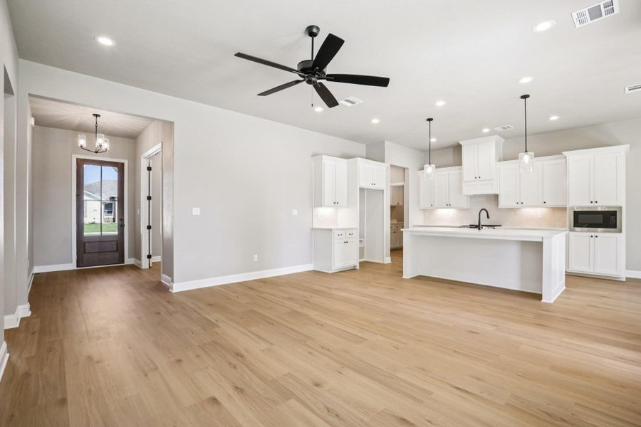 Spacious, unfurnished interior of a new home in Drake's Landing, Salado (Image 23).