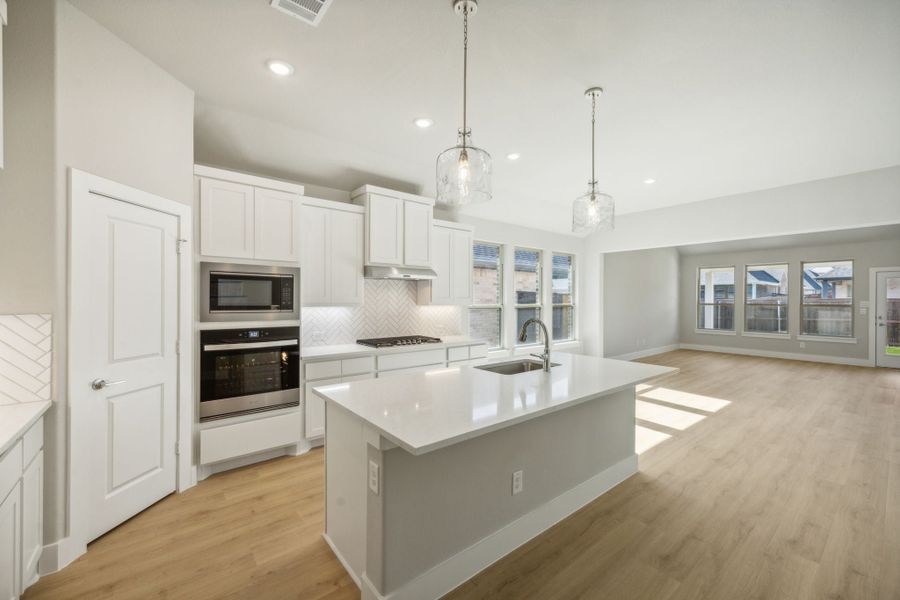 Furnished interior view inside a new home in Dove Hollow, Waxahachie (Image 6).