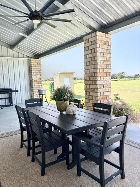 Exterior details and patio area of a home in , El Campo (Image 27).