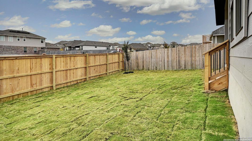 Exterior details and patio area of a home in Ladera 40', San Antonio (Image 3).