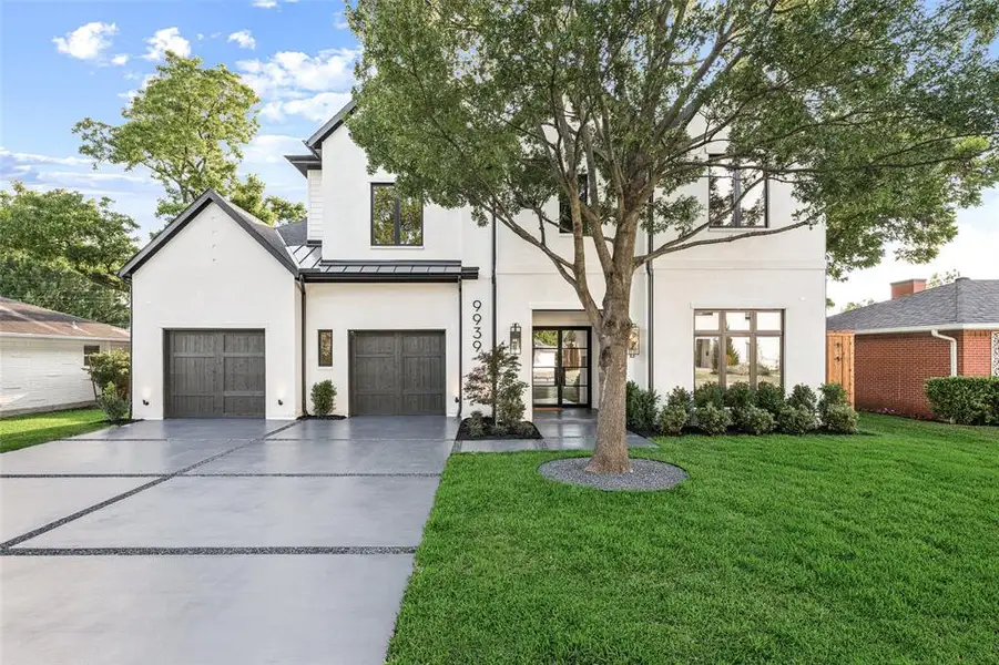 Front exterior of a new home in , Dallas, TX, highlighting curb appeal (Image 1). Front exterior of a new home in , Dallas, TX, highlighting curb appeal (Image 1).
