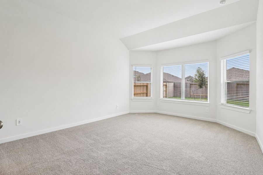 Spacious, unfurnished interior of a new home in Southwinds, Baytown (Image 31).