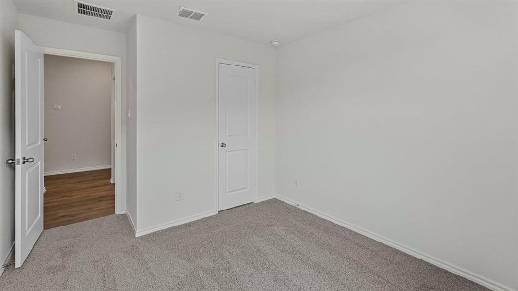 Spacious, unfurnished interior of a new home in Bluff Springs, Ferris (Image 32).