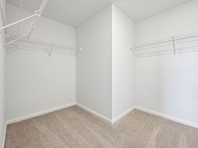 Spacious, unfurnished interior of a new home in Tidewater, Fort Pierce (Image 19).