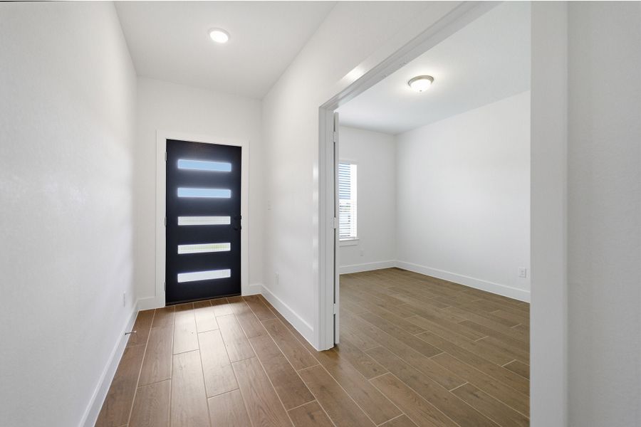 Spacious, unfurnished interior of a new home in Bay Creek, Baytown (Image 16).