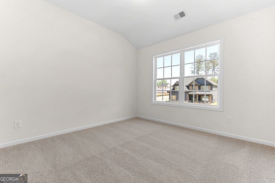 Spacious, unfurnished interior of a new home in Juliette Crossing, Forsyth (Image 75).