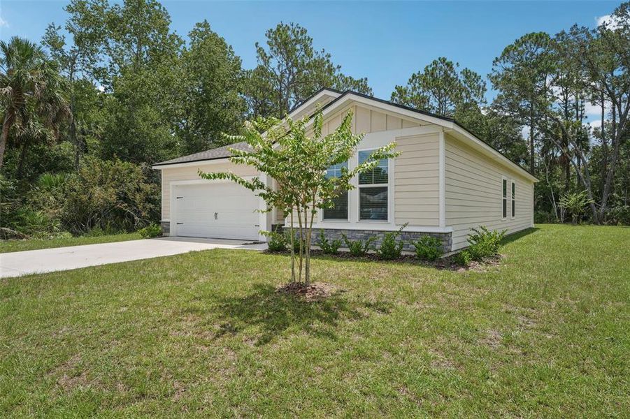 Exterior details and patio area of a home in , Palm Coast (Image 20).