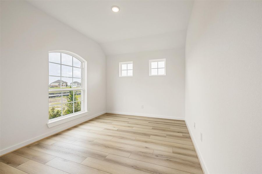 Spacious, unfurnished interior of a new home in River Ranch, Dayton (Image 24).