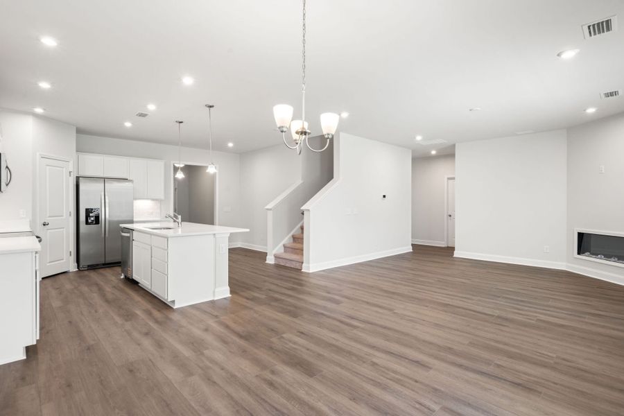 Spacious, unfurnished interior of a new home in Waterways, Richmond Hill (Image 25).