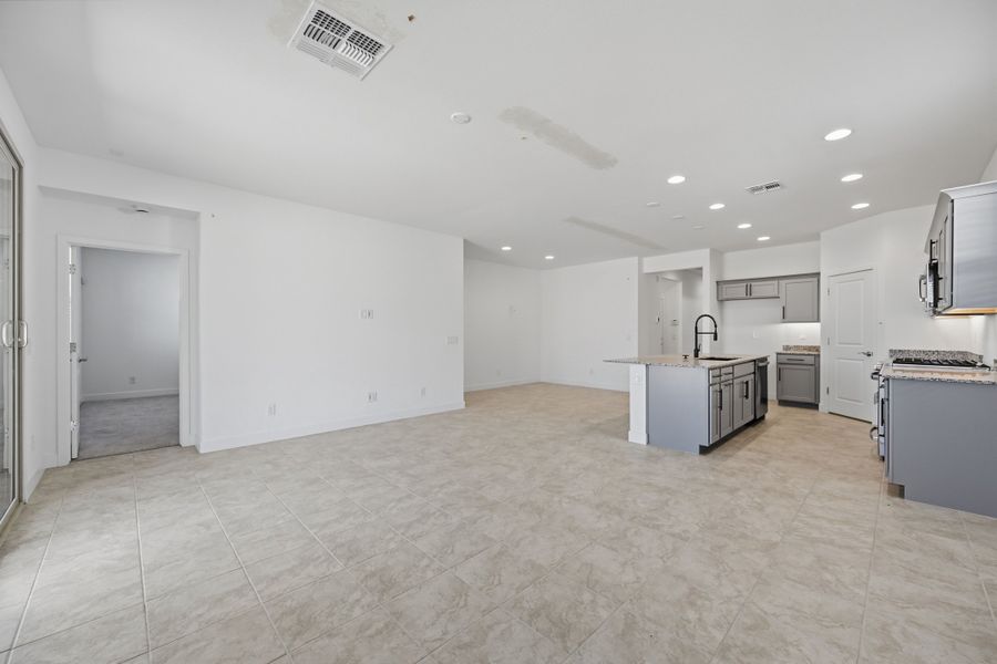 Spacious, unfurnished interior of a new home in Artisan at Asante, Surprise (Image 26). Spacious, unfurnished interior of a new home in Artisan at Asante, Surprise (Image 26).