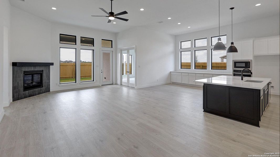 Spacious, unfurnished interior of a new home in Haby Hill 60', San Antonio (Image 18). Spacious, unfurnished interior of a new home in Haby Hill 60', San Antonio (Image 18).