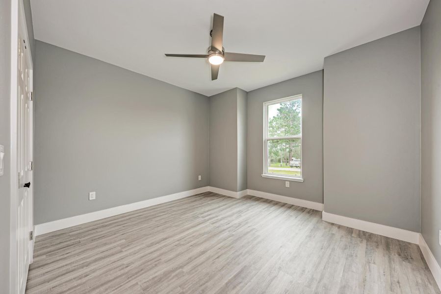 Spacious, unfurnished interior of a new home in , Paige (Image 29).