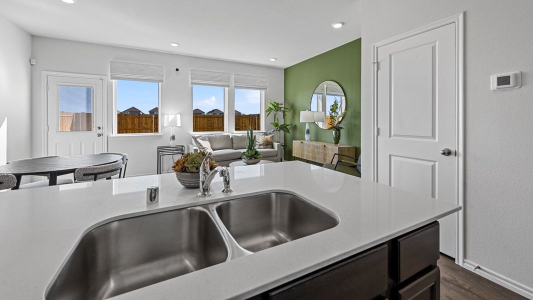 Representative furnished interior of a home built from the ROBIN by D.R. Horton in Cartwright Mays, Crandall (Image 8).