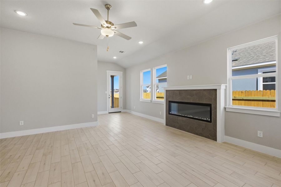 Spacious, unfurnished interior of a new home in Enclave at Cele, Pflugerville (Image 20).