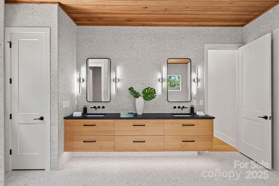 Under Cabinet lighting- gorgeous!