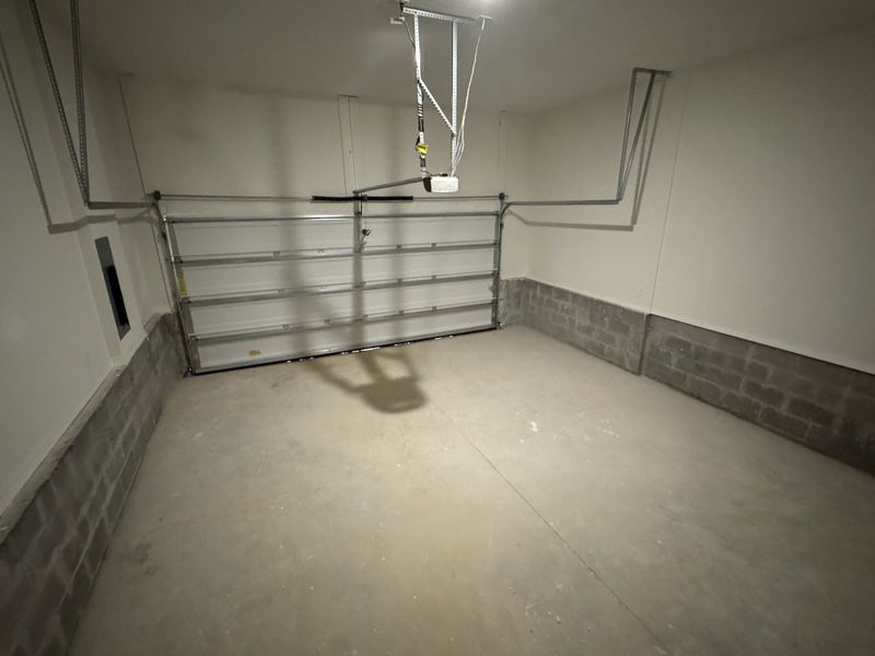 Spacious, unfurnished interior of a new home in Seminole Bend, Pensacola (Image 6).