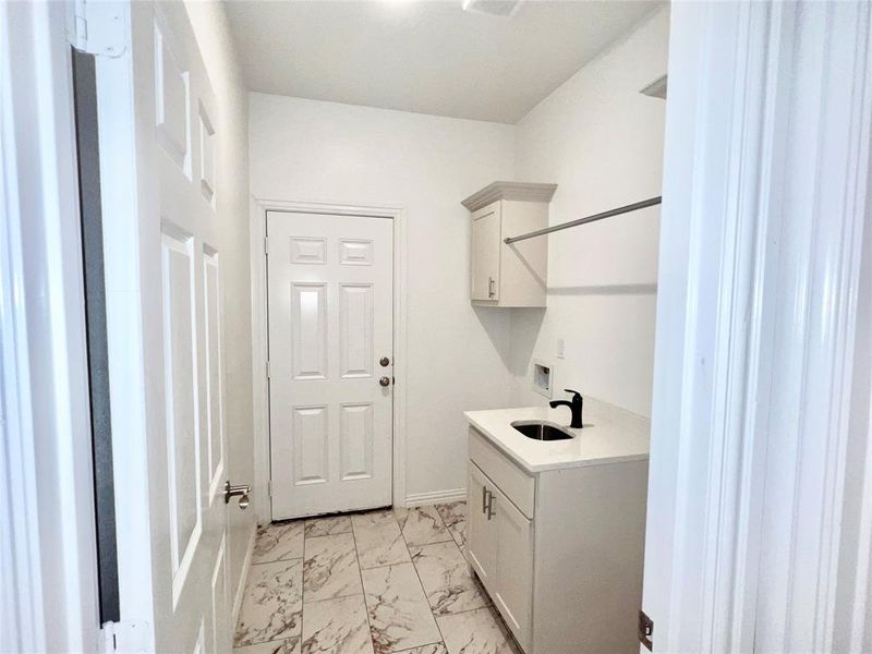 Furnished interior view inside a new home in , Dallas (Image 8).