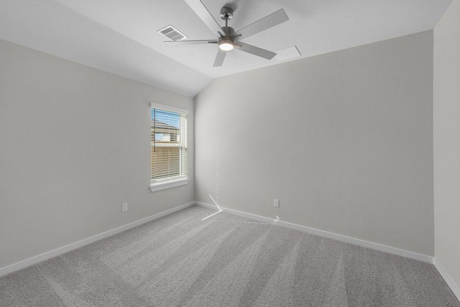 Spacious, unfurnished interior of a new home in Sunterra Lakes, Fulshear (Image 16).