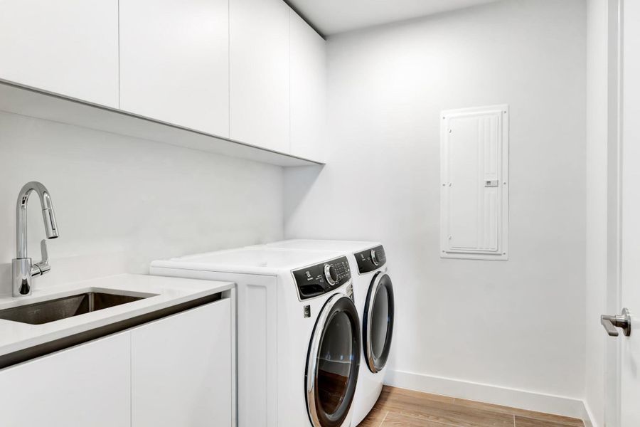 Spacious, unfurnished interior of a new home in , Pompano Beach (Image 23).