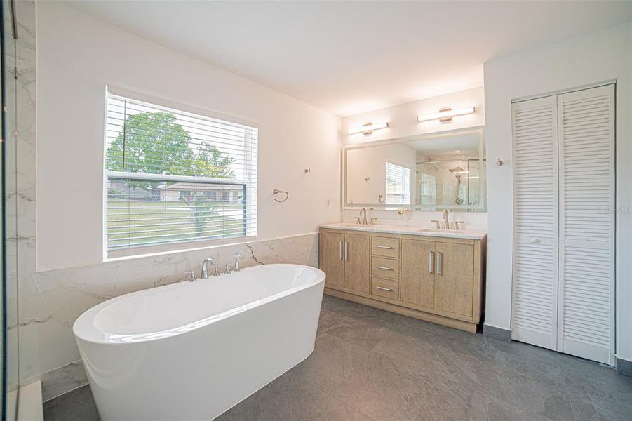 Furnished interior view inside a new home in , Spring Hill (Image 9).