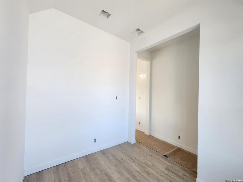 Spacious, unfurnished interior of a new home in Arcadia Ridge, San Antonio (Image 9). Spacious, unfurnished interior of a new home in Arcadia Ridge, San Antonio (Image 9).