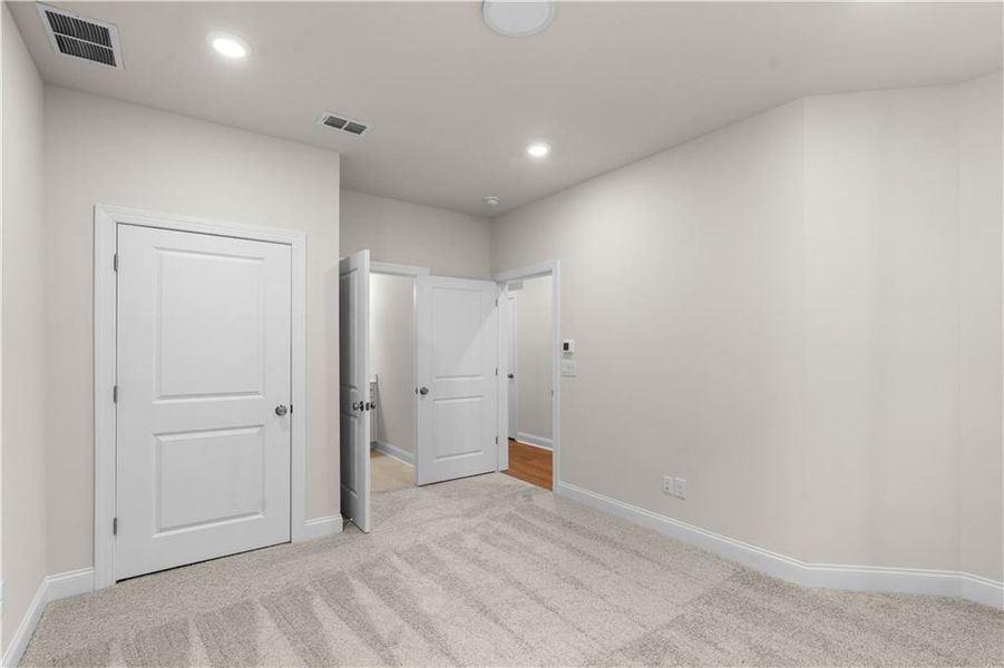 Spacious, unfurnished interior of a new home in Ward's Crossing Townhomes, Johns Creek (Image 23).