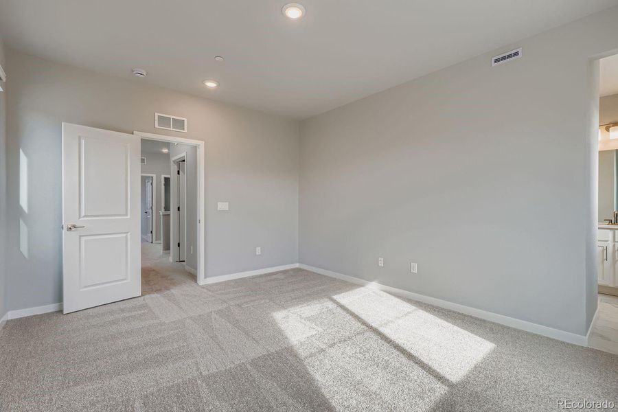 Spacious, unfurnished interior of a new home in Uplands, Westminster (Image 25).