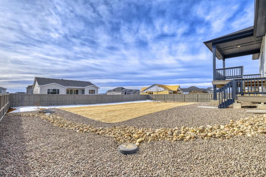 8423 David - Backyard