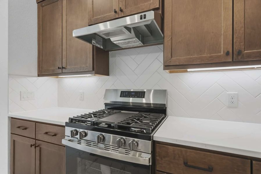 Image 6 representing the Oakmont by Chesmar Homes in Riceland Alley Loads, Mont Belvieu, TX.