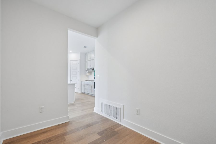 Spacious, unfurnished interior of a new home in Persimmon, Buda (Image 24). Spacious, unfurnished interior of a new home in Persimmon, Buda (Image 24).