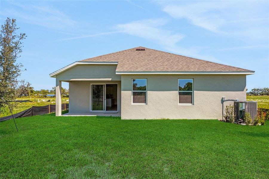 Exterior details and patio area of a home in Willowbrook North, Winter Haven (Image 4).