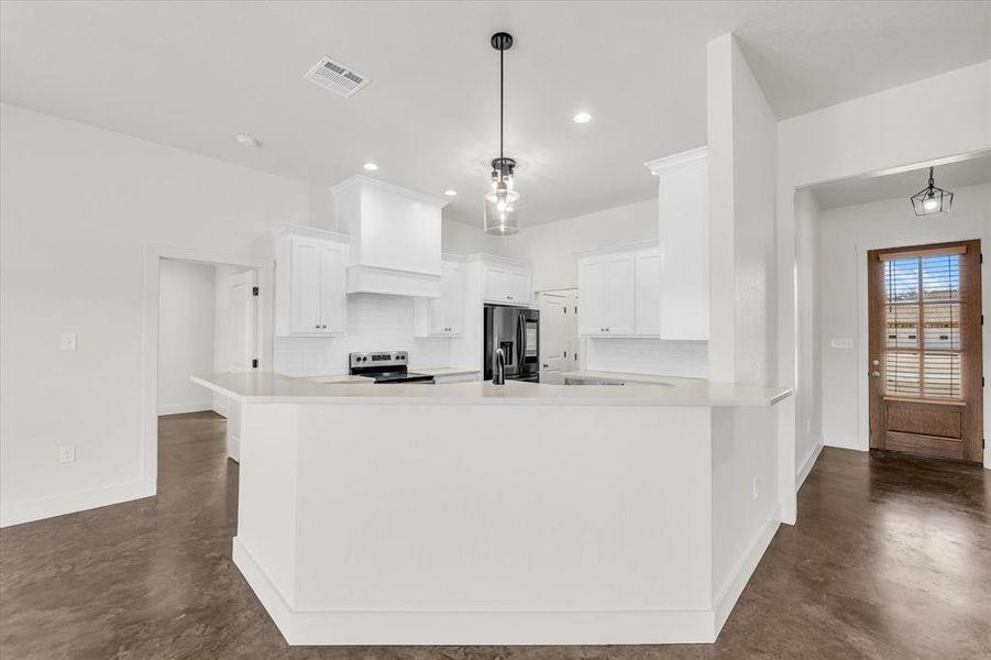 Furnished interior view inside a new home in , Riesel (Image 7).