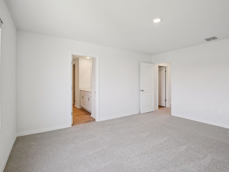 Spacious, unfurnished interior of a new home in Oakfield Trails - Premier Series, Parrish (Image 12).