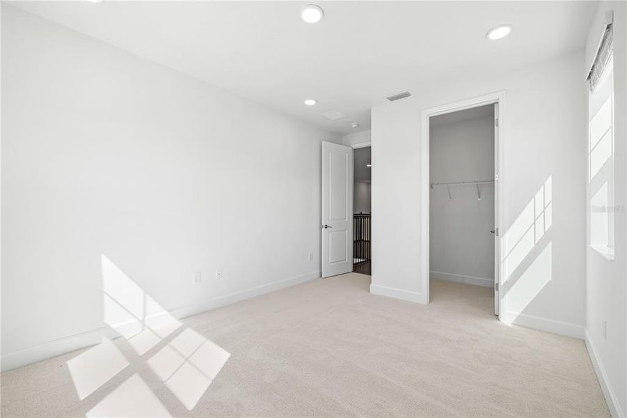 Spacious, unfurnished interior of a new home in , Winter Garden (Image 56).