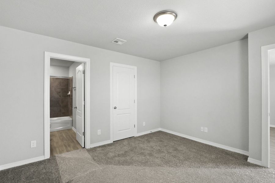 Spacious, unfurnished interior of a new home in Rancho Desierto Bello, Horizon City (Image 21).