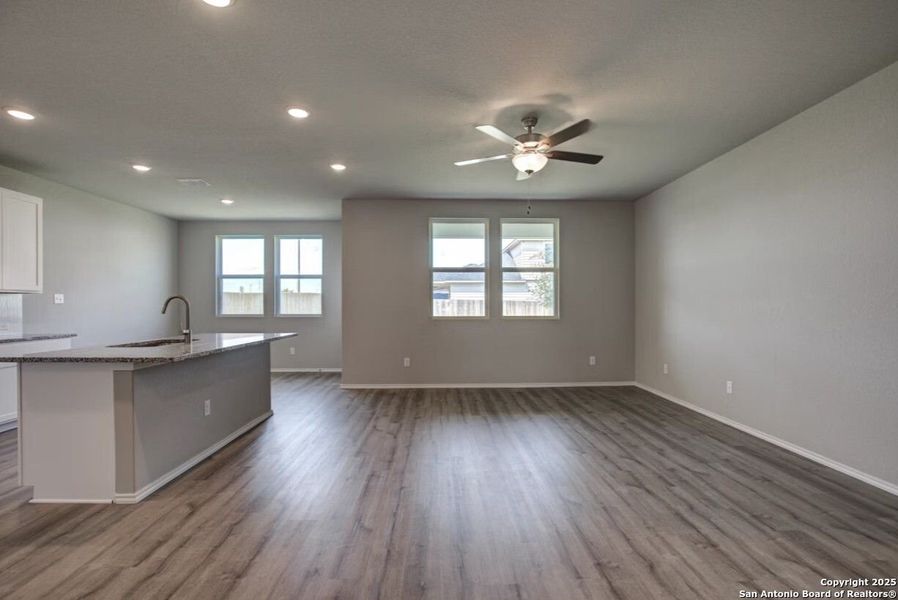 Spacious, unfurnished interior of a new home in Hickory Ridge, San Antonio (Image 29).