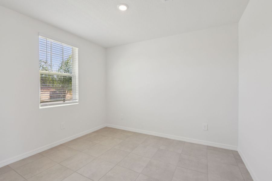 Spacious, unfurnished interior of a new home in Hilltop Vistas, Dade City (Image 14).
